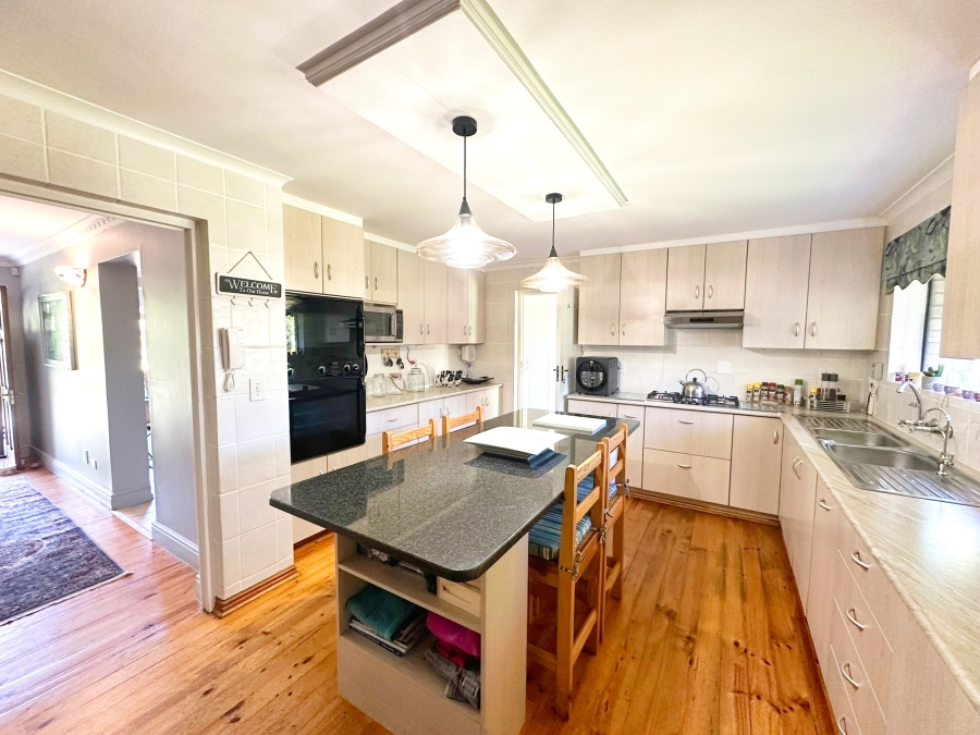 5 Bedroom Property for Sale in The Island Western Cape